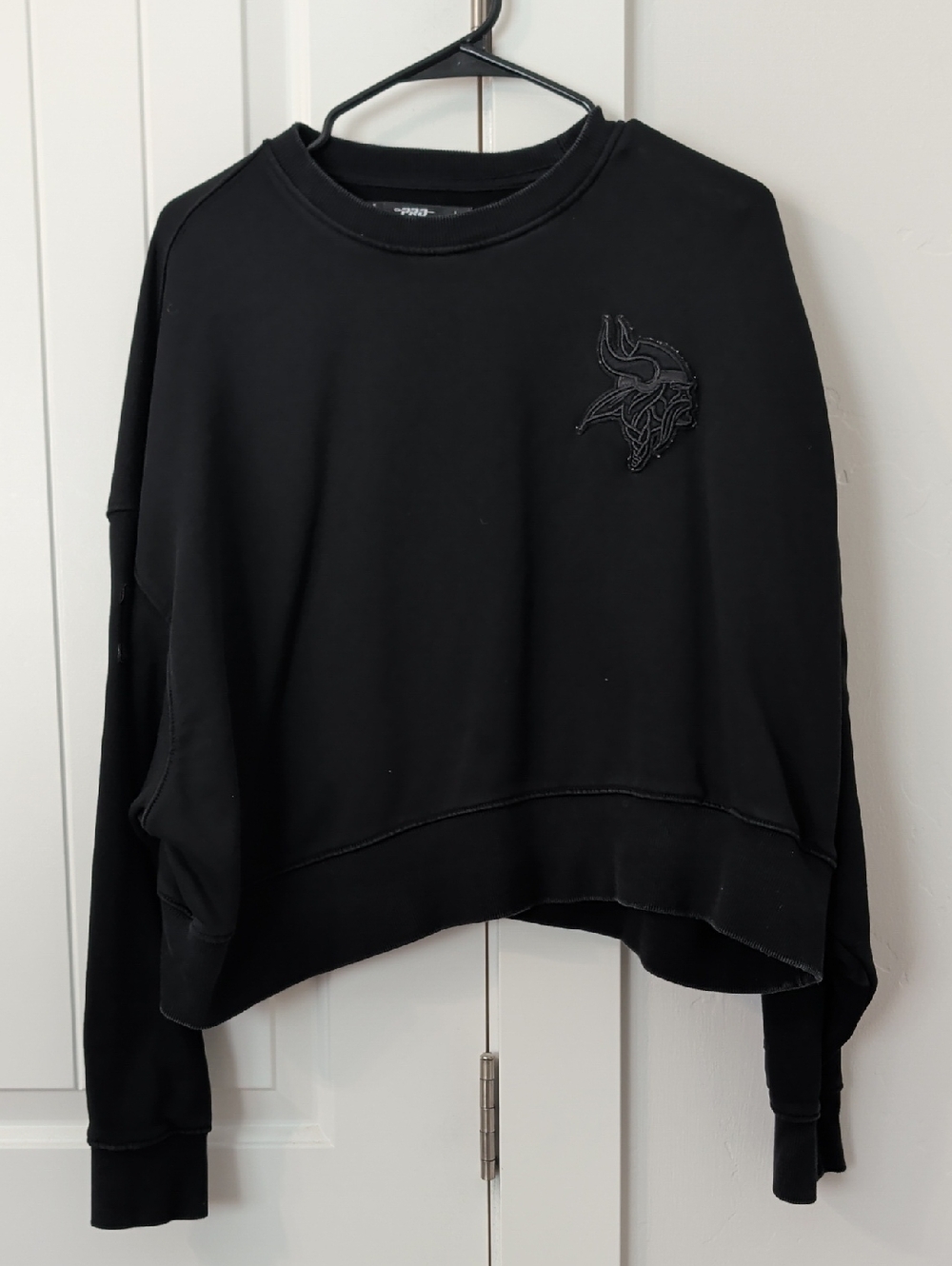 Pro Standard Minnesota Vikings Women's Cropped Crewneck Sweatshirt — Size M